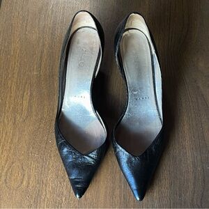 Elegant Black Leather pumps with kitten heels